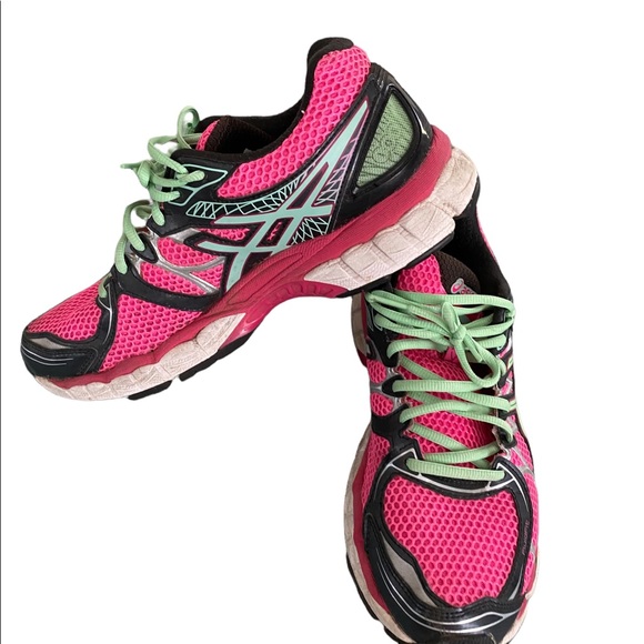 Size 10 Asics Gel-Nimbus 16 running shoes pink and mint green and black - Picture 3 of 5